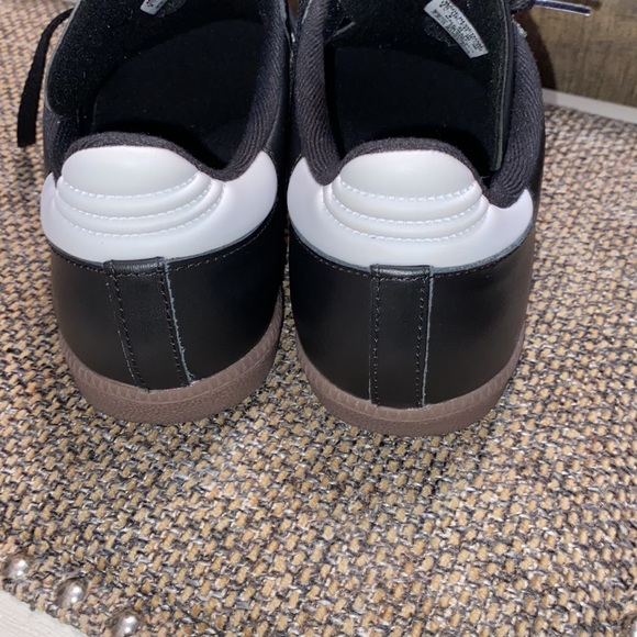 Adidas  Samba Classic Indoor
Soccer Shoe NWOT size Men’s  8.5 Women’s 9.5 - Picture 9 of 16